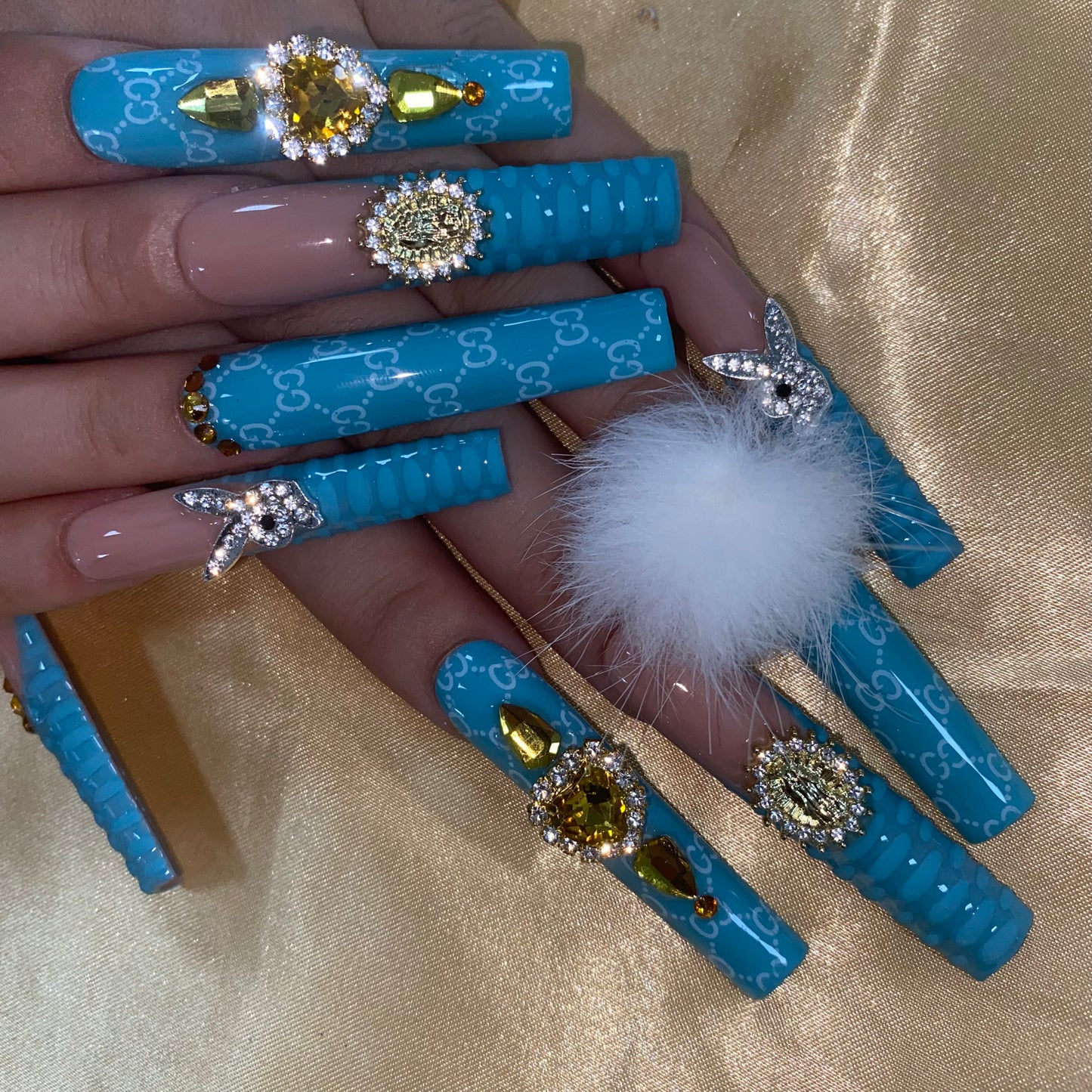 T44-white puff with handmade customize acrylic press on nails--Missunails