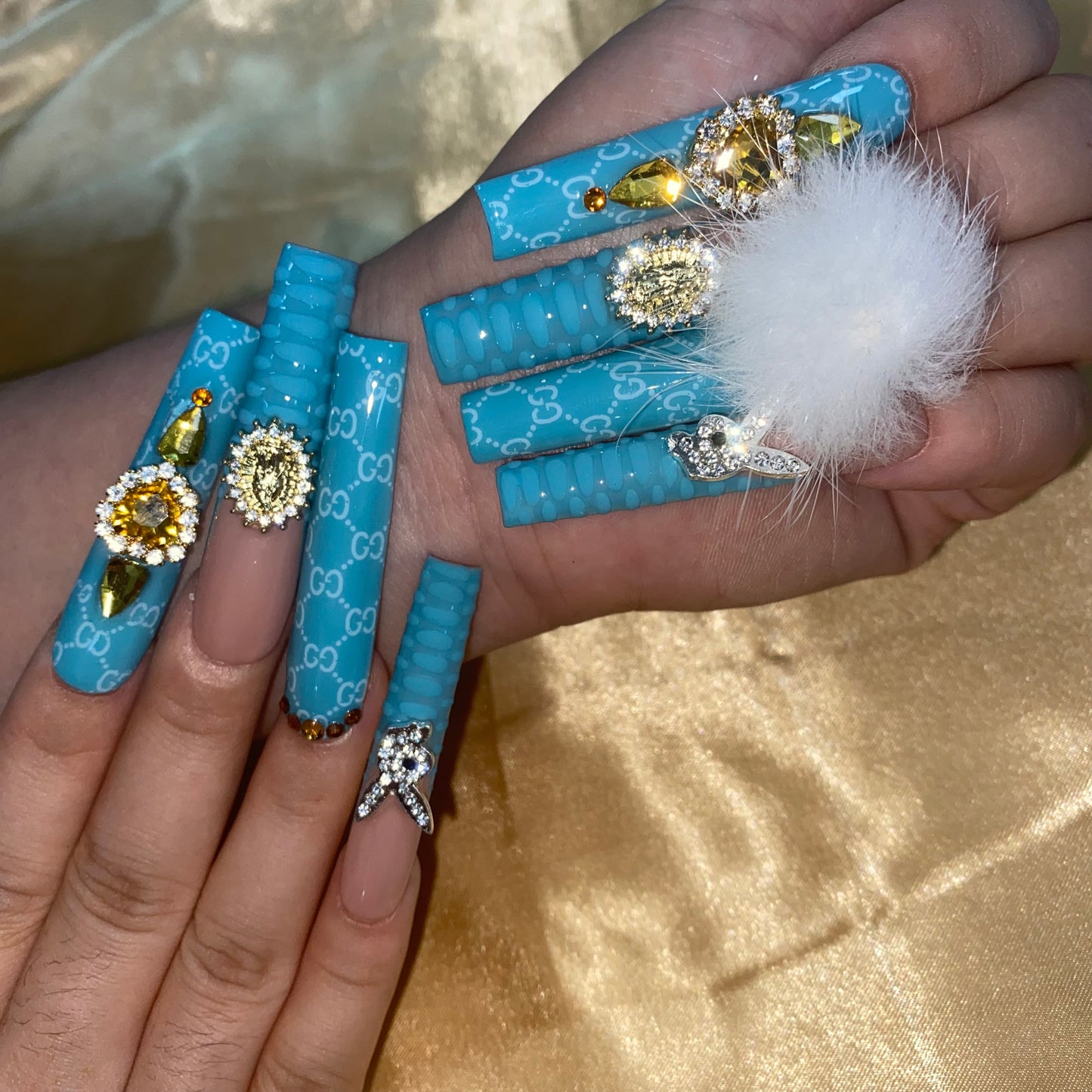 T44-white puff with handmade customize acrylic press on nails--Missunails
